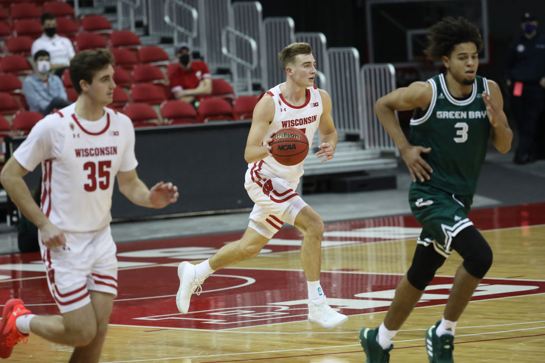Badgers 82, Phoenix 42